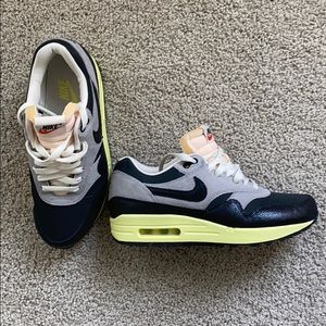 Nike WMNS Air Max  1 Vintage “Black/Grey”